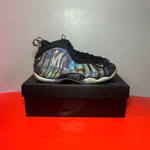 Size 9 - Nike Air Foamposite One Hologram